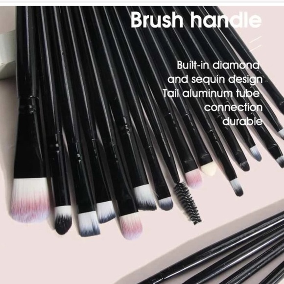 BMWT 20 piece makeup brush set - still in box - Picture 2 of 5